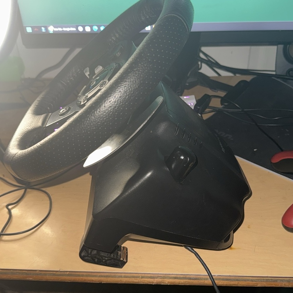Logitech Black Racing Wheel Controller for Xbox - Picture 4 of 11